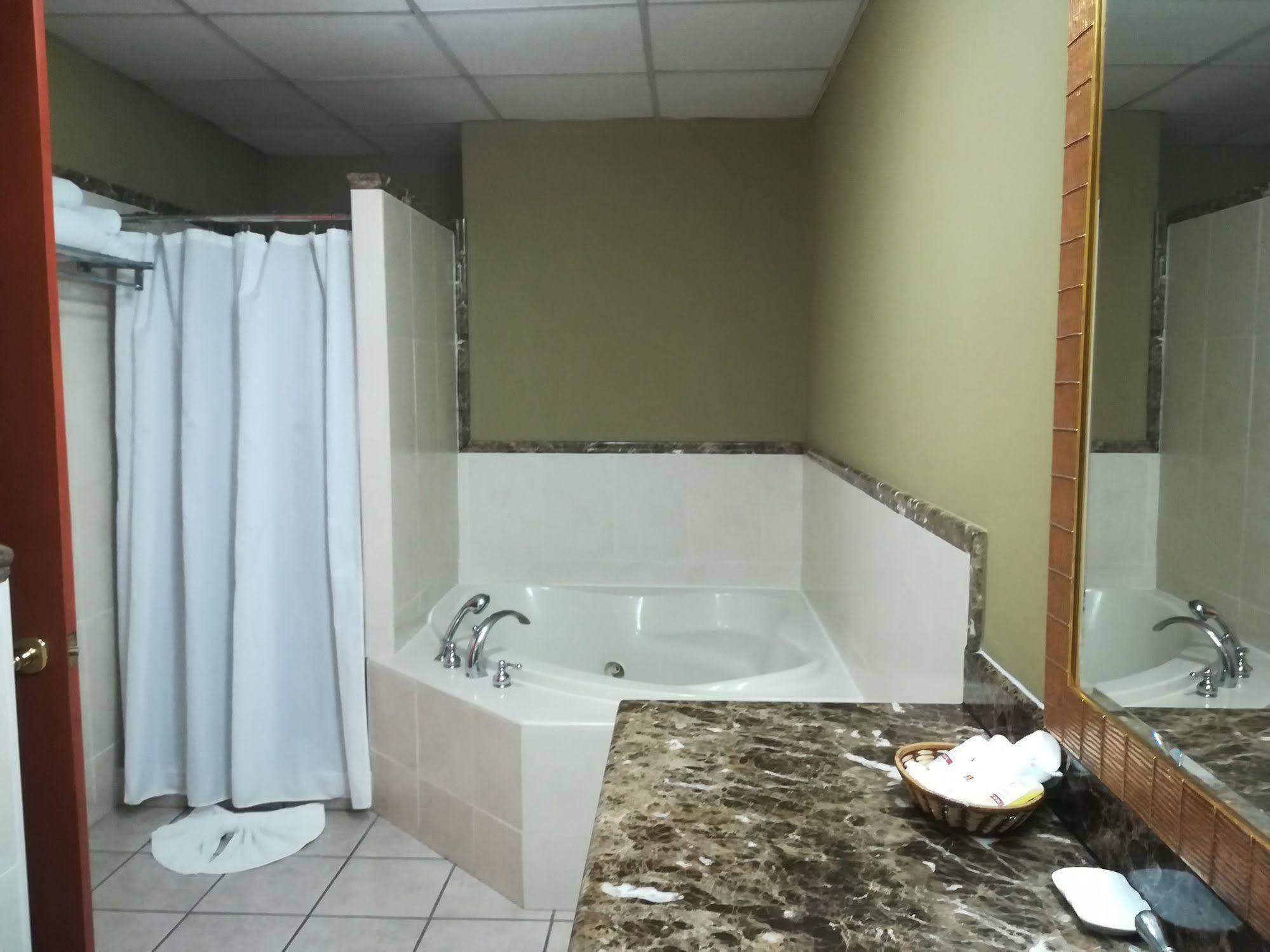 Suites Las Palmas, Hotel & Apartments. San Salvador Ngoại thất bức ảnh